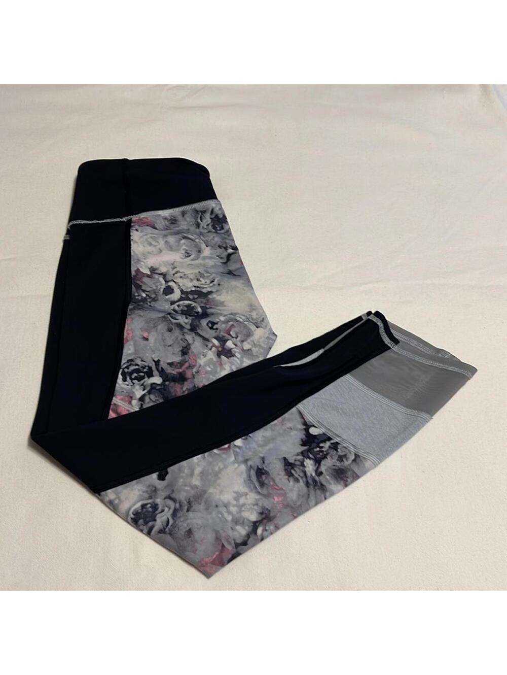Lululemon If You’re Lucky Capri Size Four - Picture 6 of 9